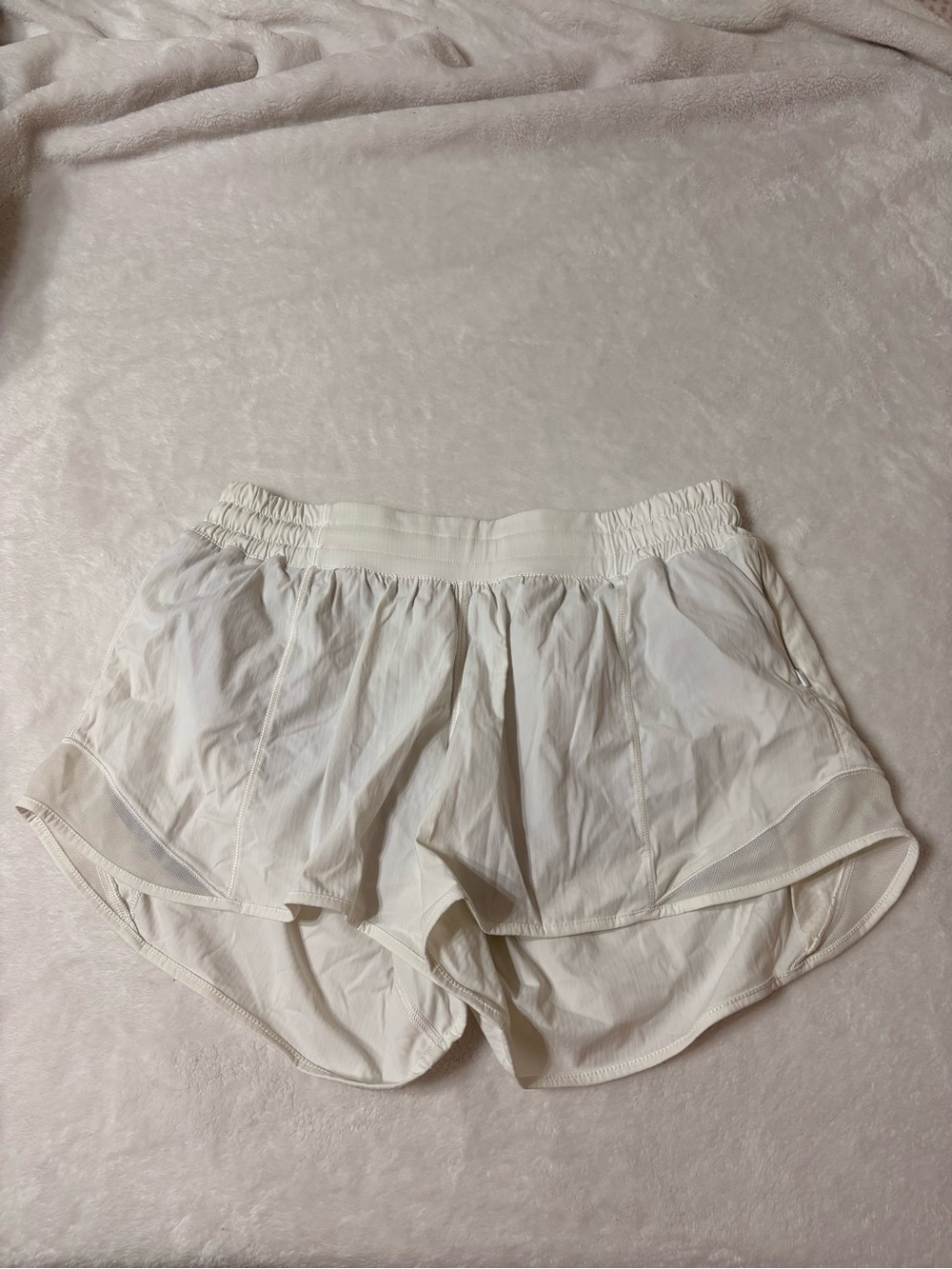 LULULEMON NWOT HOTTY HOTS LR 2.5in Women's White Layered Athletic Shorts